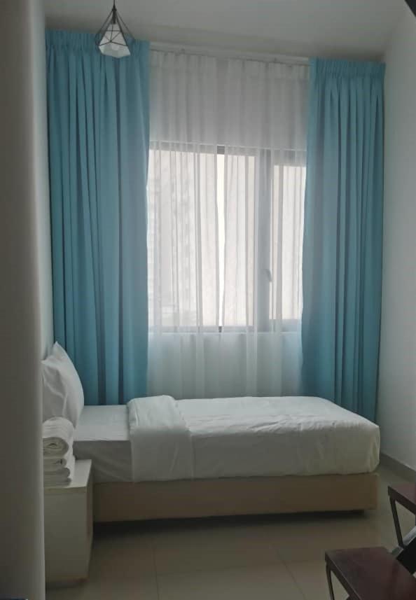 Yy48 Hotel 2 Mins Walk From Masjid Jamek Lrt Station Kuala Lumpur Exterior foto