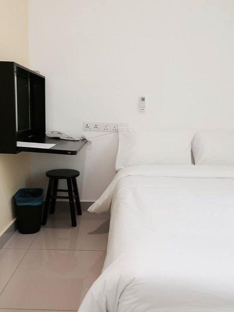 Yy48 Hotel 2 Mins Walk From Masjid Jamek Lrt Station Kuala Lumpur Exterior foto