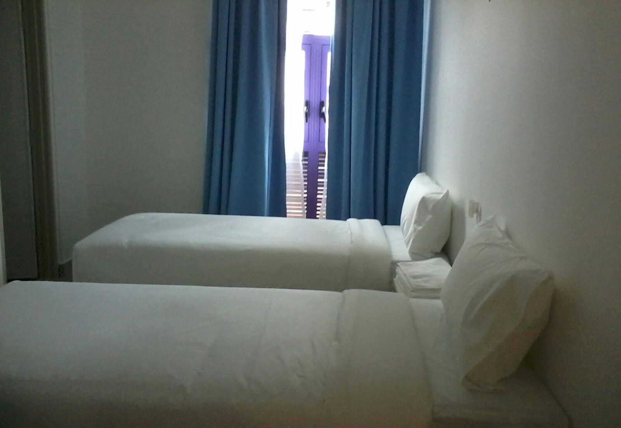 Yy48 Hotel 2 Mins Walk From Masjid Jamek Lrt Station Kuala Lumpur Exterior foto