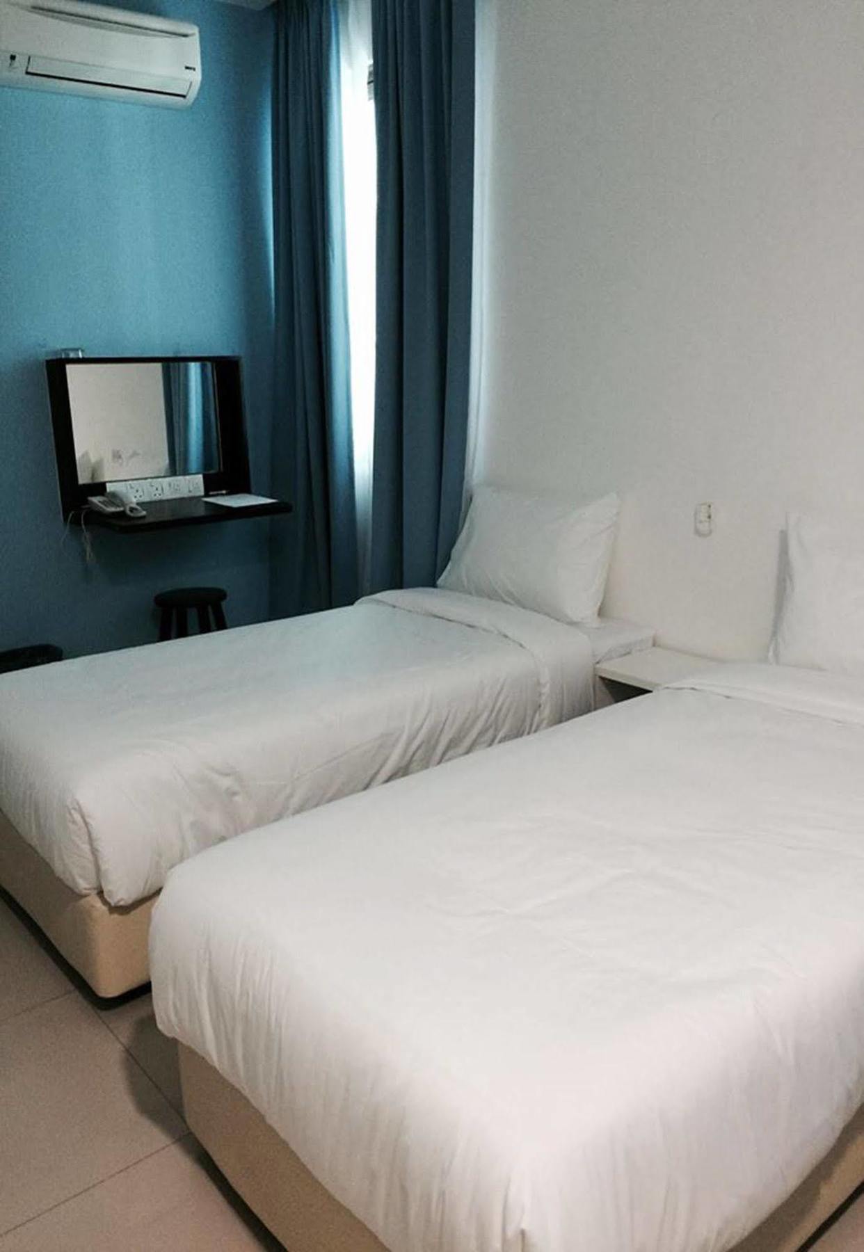 Yy48 Hotel 2 Mins Walk From Masjid Jamek Lrt Station Kuala Lumpur Exterior foto