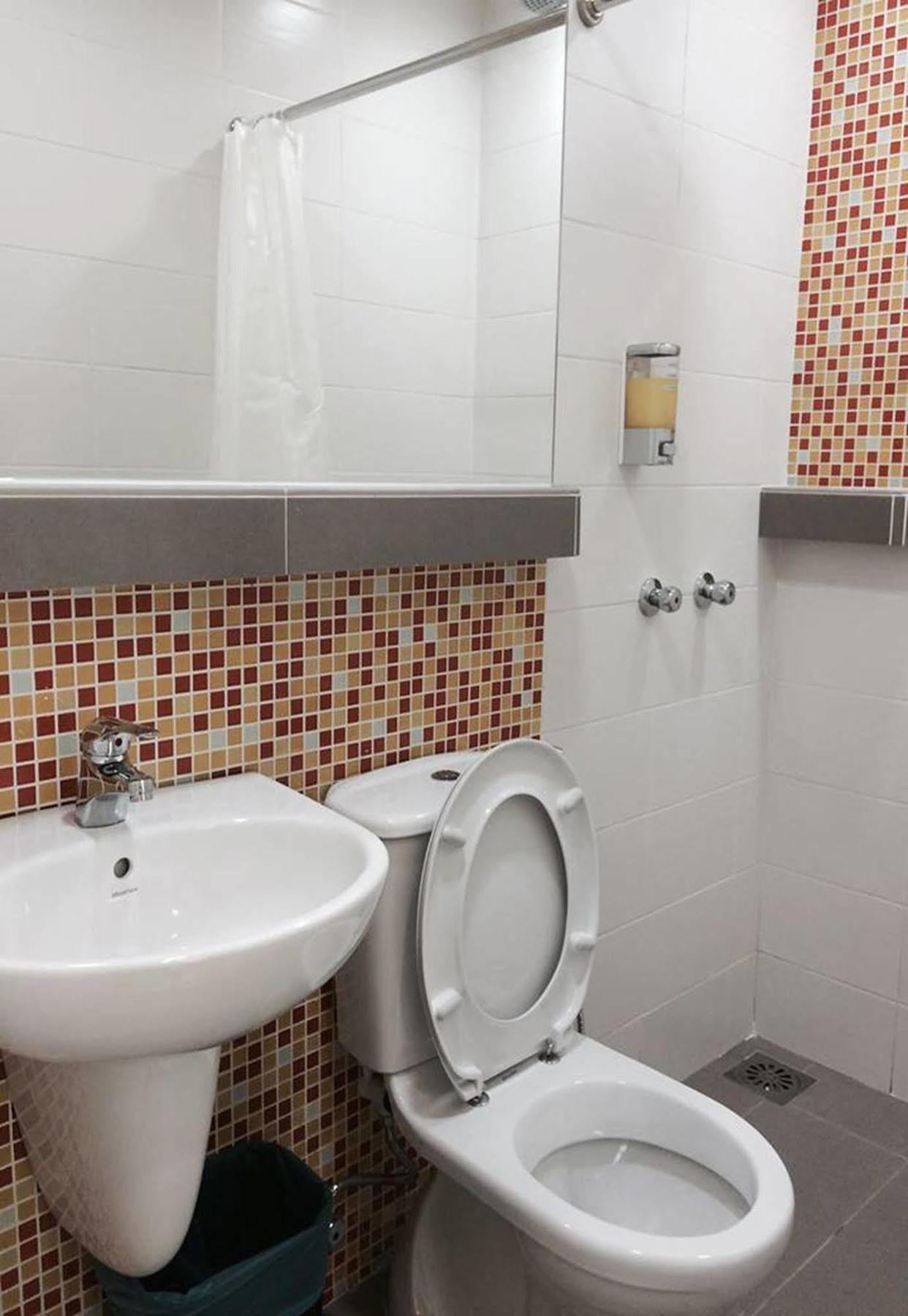 Yy48 Hotel 2 Mins Walk From Masjid Jamek Lrt Station Kuala Lumpur Exterior foto