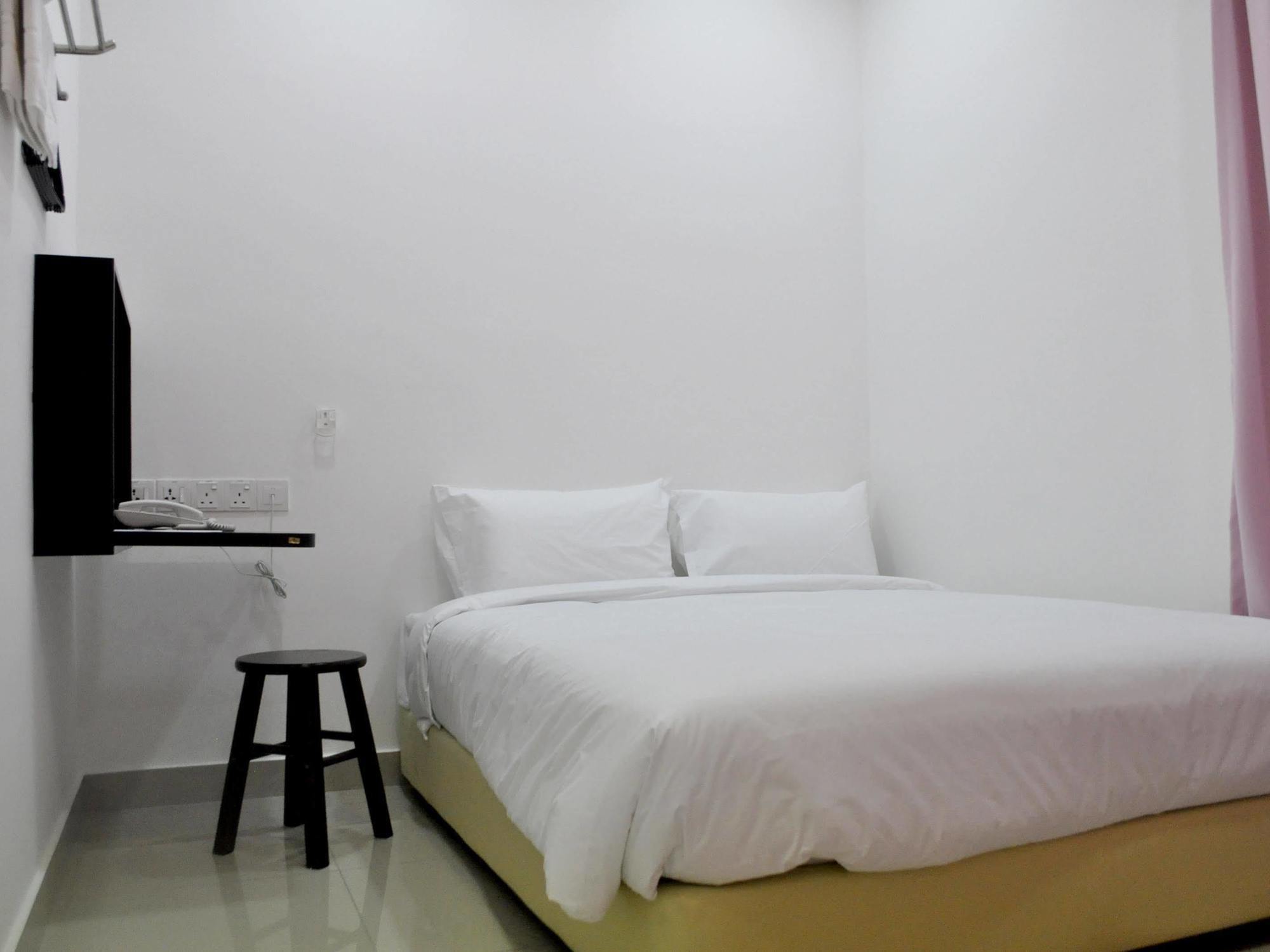 Yy48 Hotel 2 Mins Walk From Masjid Jamek Lrt Station Kuala Lumpur Exterior foto